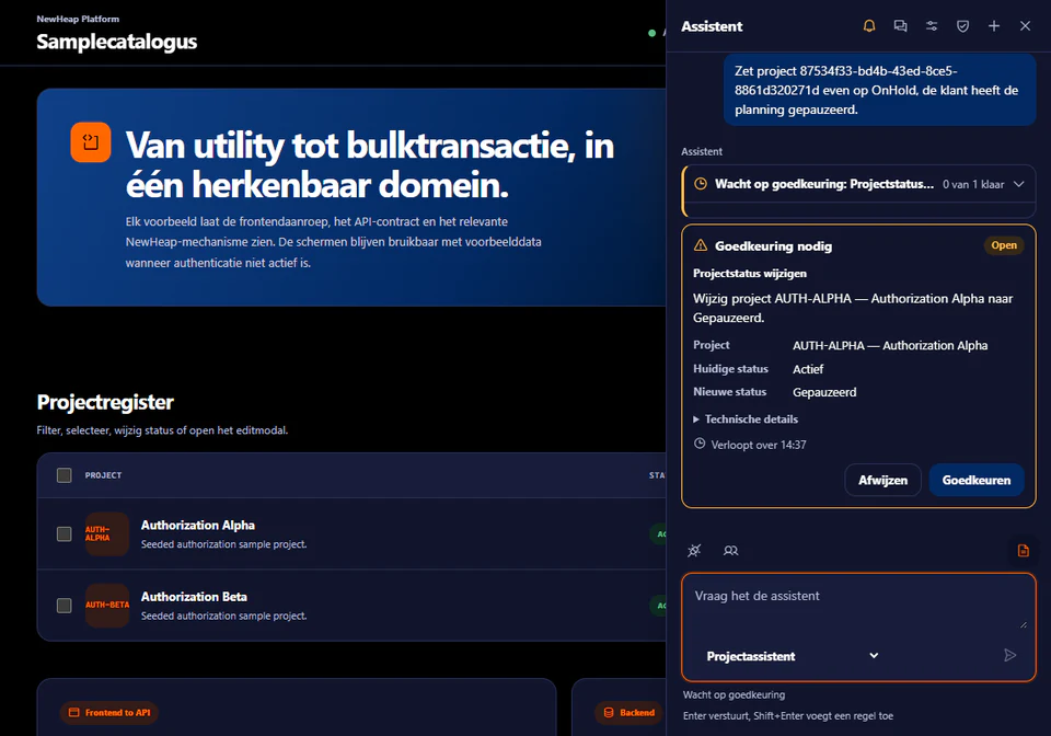 Het assistentpaneel naast het projectregister: een kaart Goedkeuring nodig om project AUTH-ALPHA van Actief naar Gepauzeerd te zetten, met de knoppen Afwijzen en Goedkeuren.